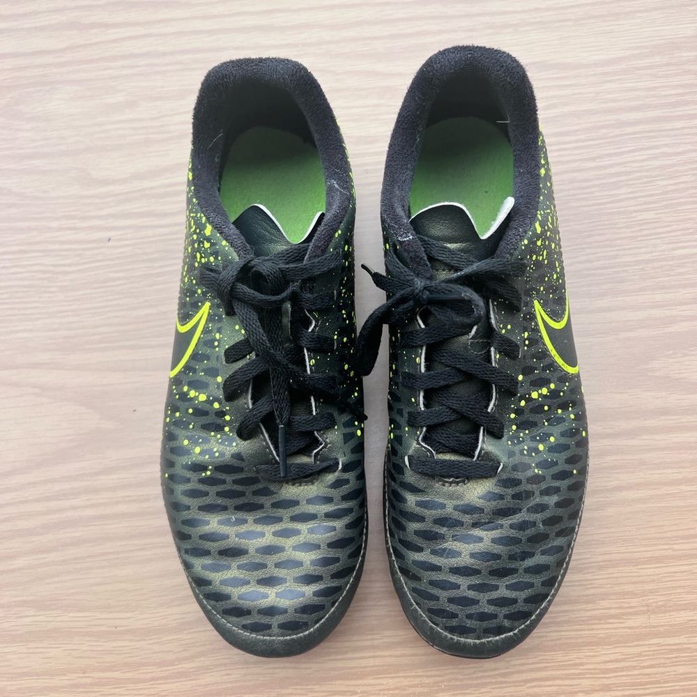 Nikes youth cleats